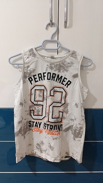 Sıfır kol t-shirt