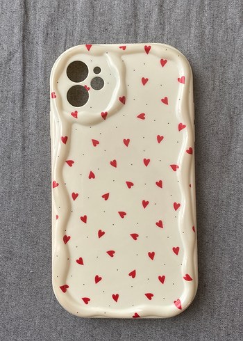 Beyaz Kalp Desenli Fırfırlı Telefon Kılıfı