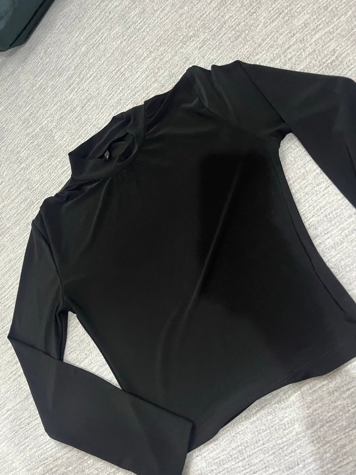 Siyah Yüksek Yakalı Uzun Kollu Bluz - Görsel 2