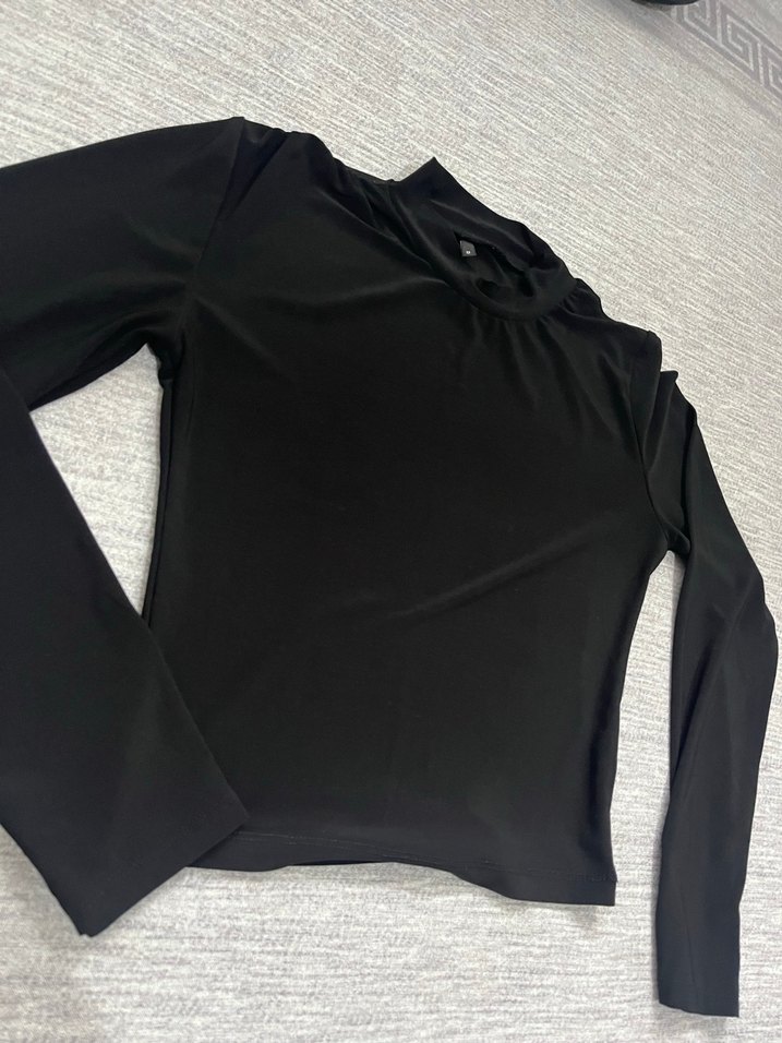 Siyah Yüksek Yakalı Uzun Kollu Bluz - Görsel 3