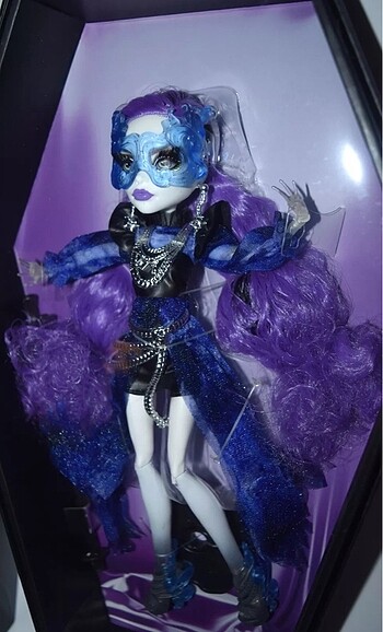 Beden Monster High Midnight Spectra