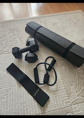 Siyah Egzersiz Matı ve Direnç Bantları