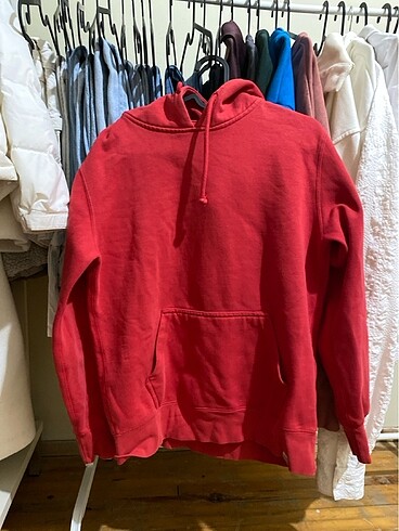 kirmizi sweatshirt
