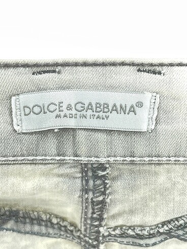 31 Beden çeşitli Renk Dolce & Gabbana Jean / Kot Şort %70 İndirimli.