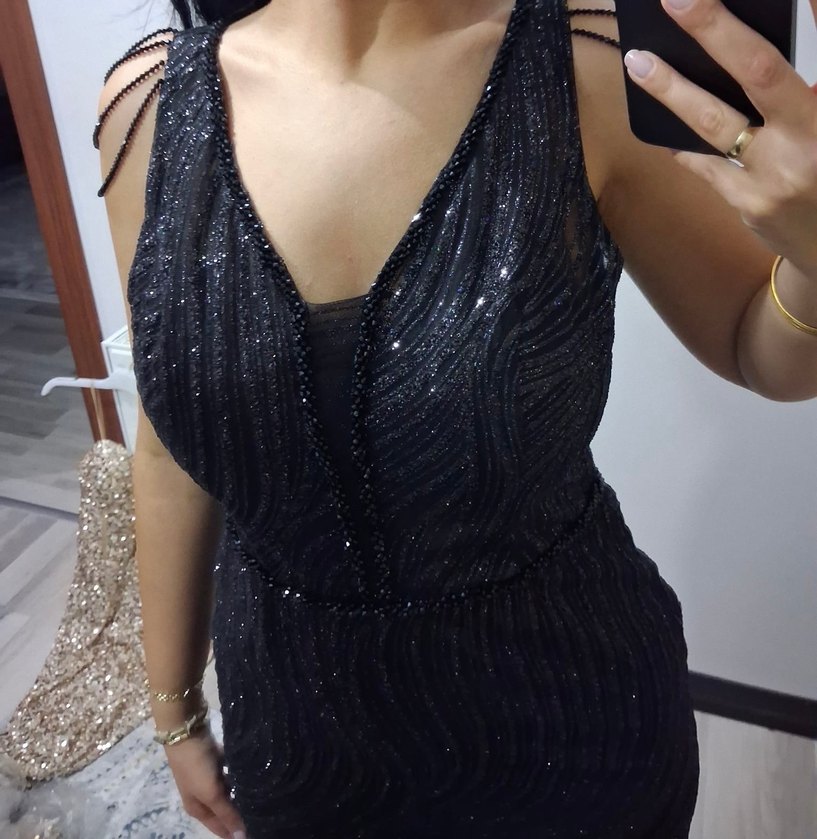 Siyah İşlemeli Uzun V Yaka Abiye Elbise - Görsel 3