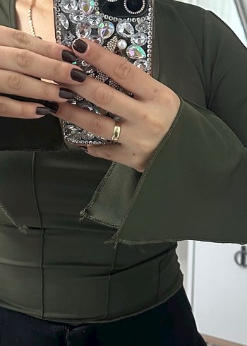 V Yaka Haki Kadın Bluz Uzun Kollu - Görsel 3