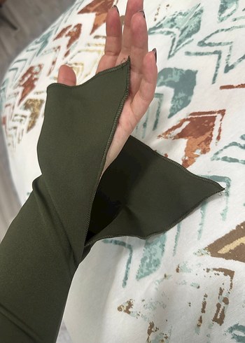 V Yaka Haki Kadın Bluz Uzun Kollu - Görsel 4