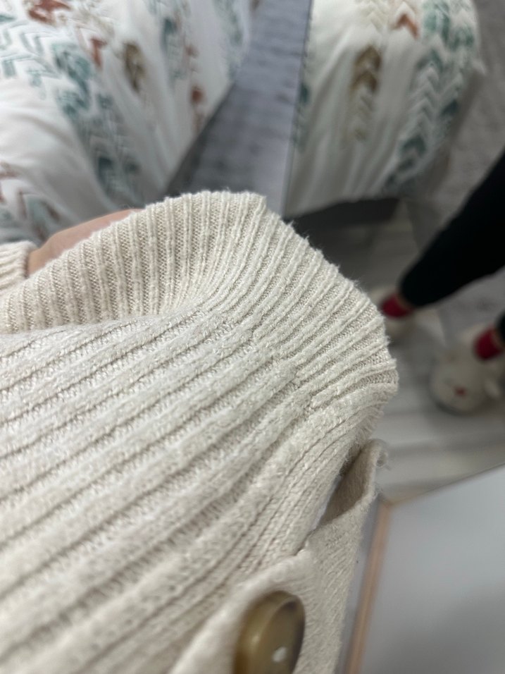 Düğmeli V Yaka Bej Midi kışlık hırka - Görsel 3