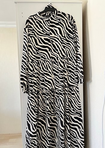 40 Beden Zebra Desenli Uzun Salaş Elbise
