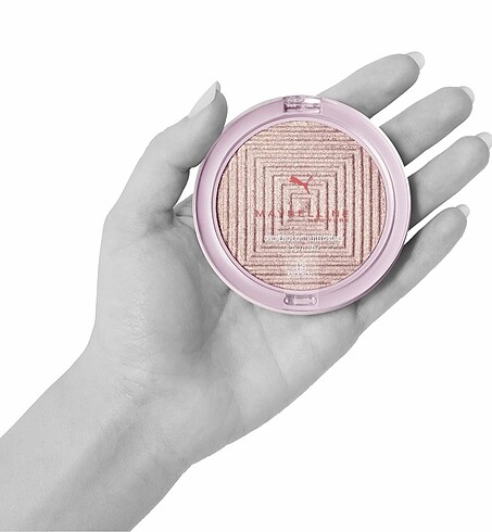 Maybelline Puma x Maybelline İşbirliği Highlighter