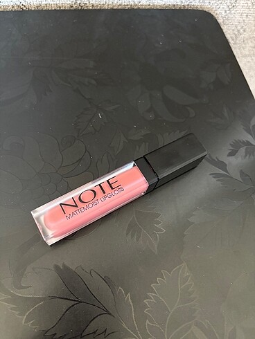 Beden Note Mattemoist Lipgloss Mat Likit Ruj 402 Mat Kiss