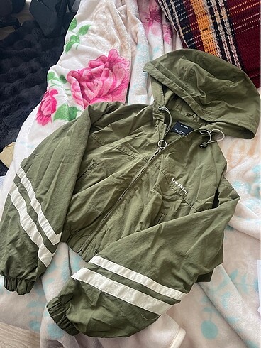 Bershka rüzgarlık