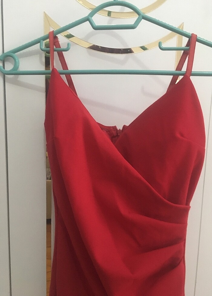 İnce askılı kırmızı elbise - Görsel 2