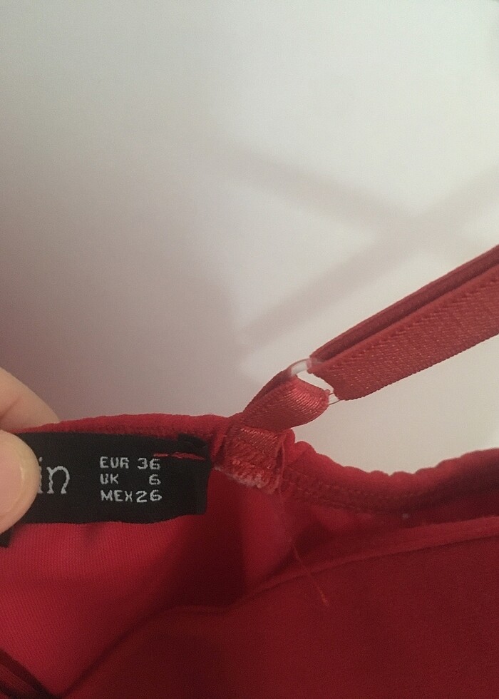 İnce askılı kırmızı elbise - Görsel 3