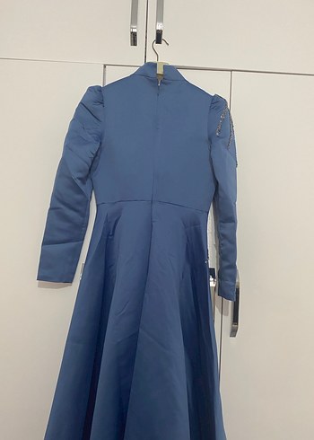 Mavi Uzun Kollu Yüksek Yakalı Abiye Elbise - Görsel 3