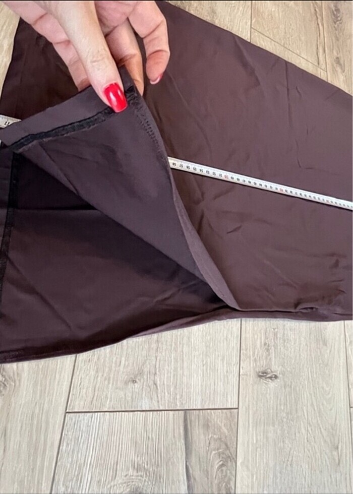 BERSHKA yırtmaçlı bordo etek ve üst takım - Görsel 2