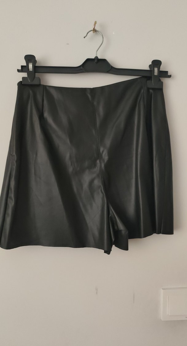 Siyah Deri Kemerli şort etek - Görsel 2