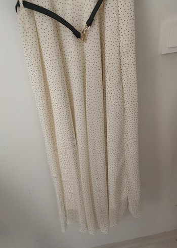 Beyaz Puantiyeli Midi Askılı Elbise - Görsel 4