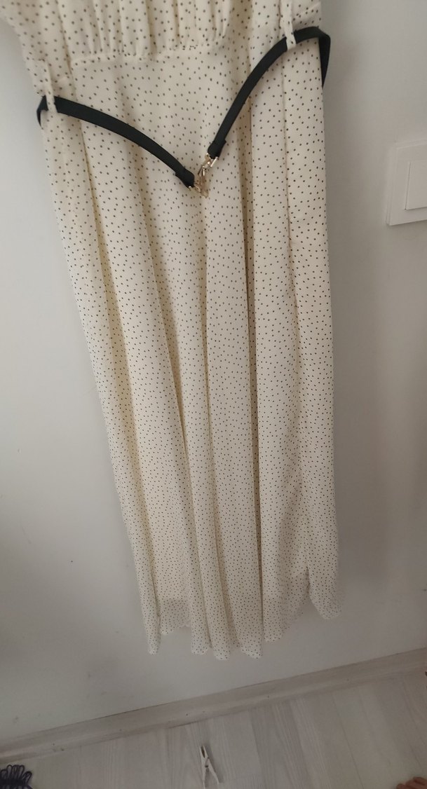 Beyaz Puantiyeli Midi Askılı Elbise - Görsel 4