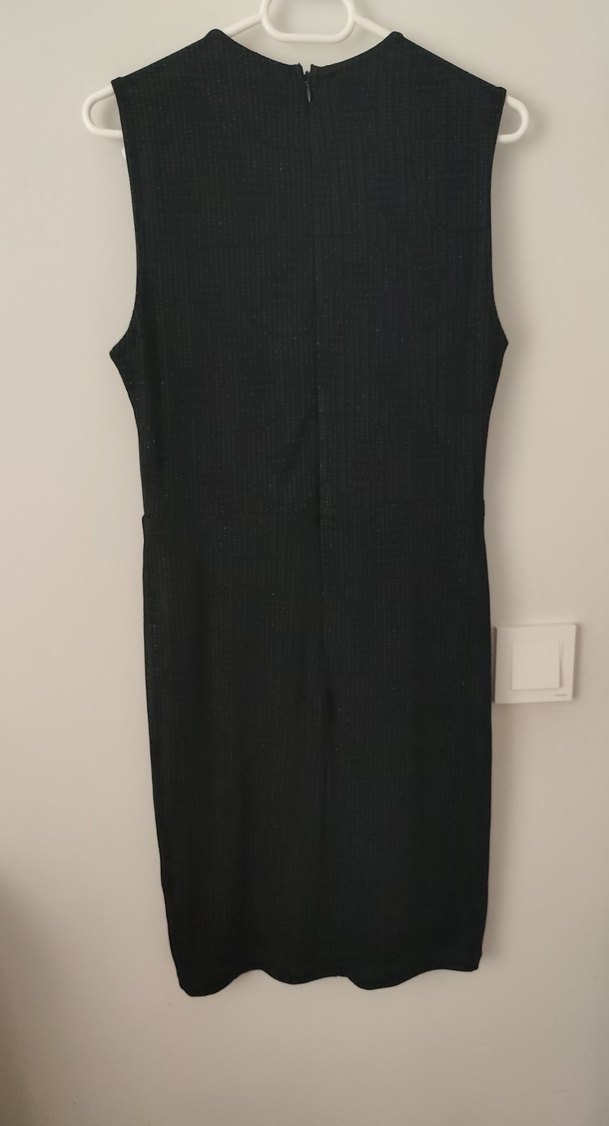 Siyah Piliseli V Yaka Midi Elbise - Görsel 2