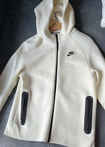 Nike tech