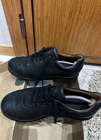 45 Beden siyah Renk Orijinal Camper Pelotas
