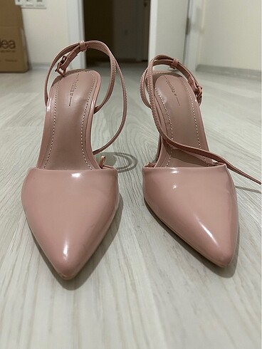 37 Beden Stiletto