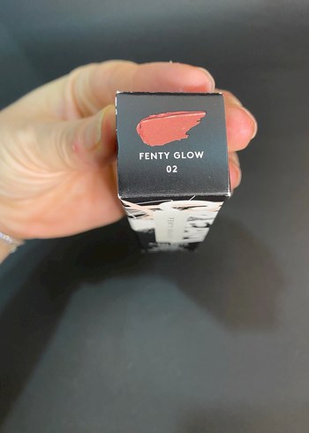 Fenty Beauty Parlak Bej Dudak Parlatıcısı -  Fenty Glow02 - Görsel 3