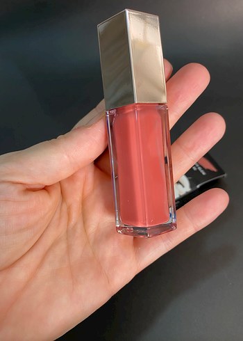 Fenty Beauty Parlak Bej Dudak Parlatıcısı -  Fenty Glow02 - Görsel 4