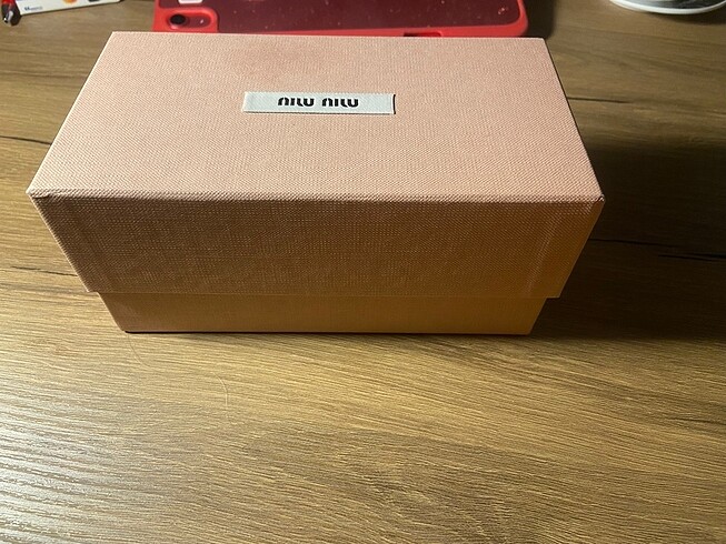 Beden miu miu güneş gözlüğü