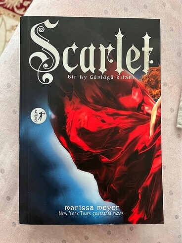 Scarlet bir ay günlüğü kitabı