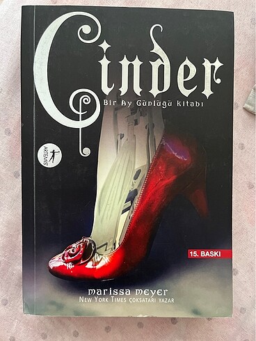 Cinder bir ay günlüğü kitabı