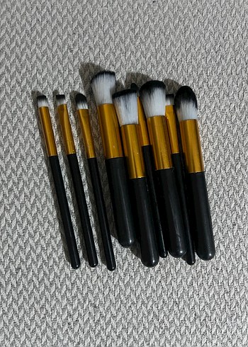 Siyah Saplı 8 Parça Makyaj Fırçası Seti - Görsel 3