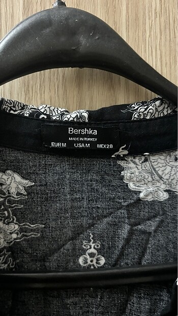 m Beden siyah Renk Bershka gömlek
