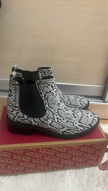 38 Beden Siyah zebra desenli bot