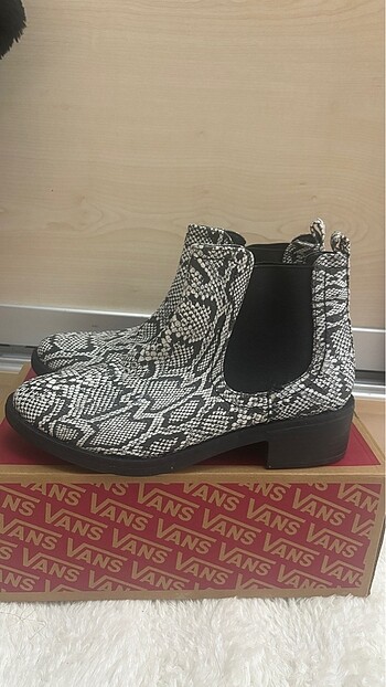 Siyah zebra desenli bot