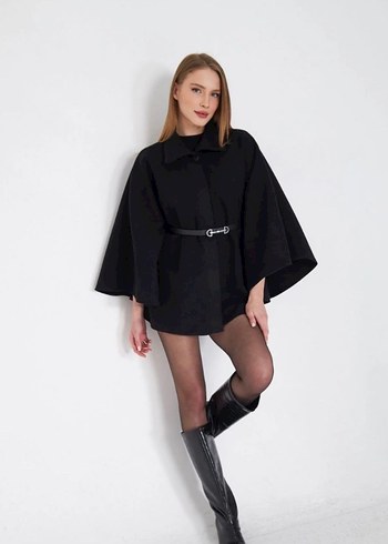 Siyah Kemerli Kısa Goth Kadın Panço