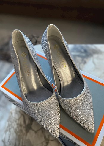 Diger Gri Parlak Yüksek Topuklu Kadın Ayakkabı - Görsel 3