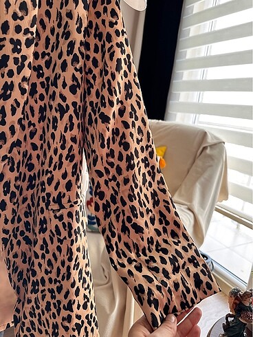 s Beden Leopar desenli Saten ceket