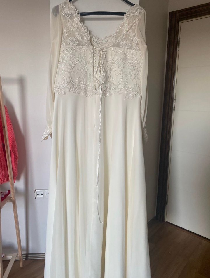 Dantel Detaylı V Yakalı Uzun Kollu Beyaz Gelinlik - Görsel 3