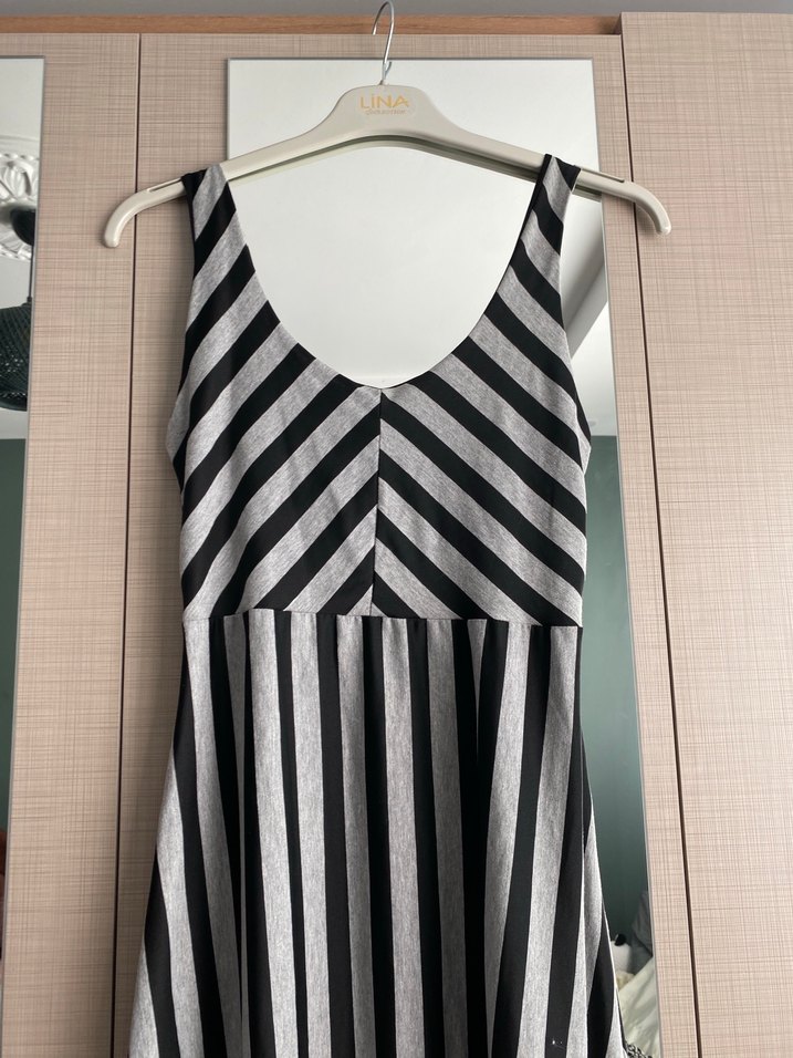 Gri Çizgili V Yakalı Uzun elbise - Görsel 3