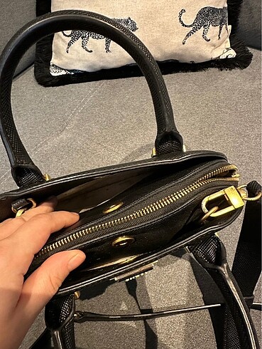 Beden siyah Renk Guess askılı çanta