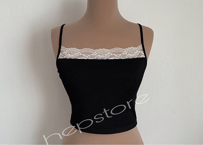 Dantel detaylı askılı crop