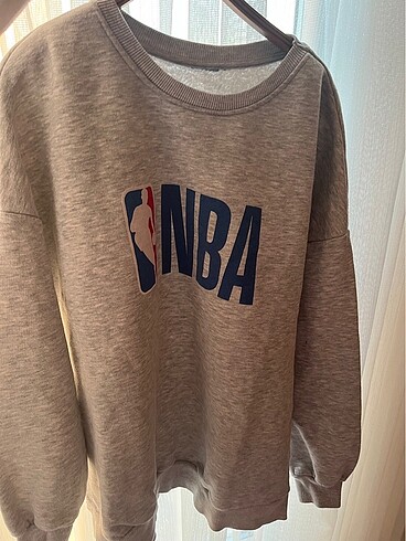 NBA baskılı gri sweatshirt