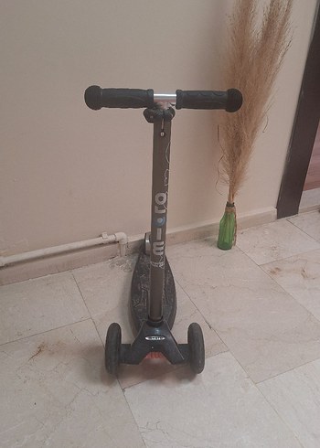 Üç Tekerlekli Siyah Çocuk Scooterı micro scooter skutır