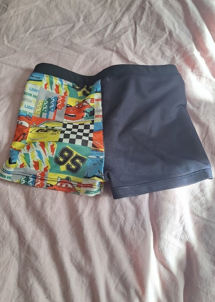 disney simsek mcquenn 9-10 yas mayo, 6-7 yasinda giyindi - Görsel 3