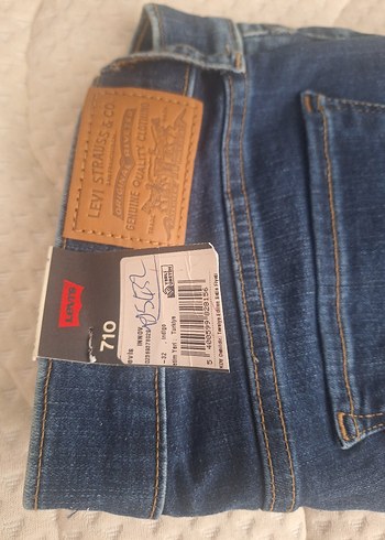 Levis 710 Dar Kesim Mavi Jean