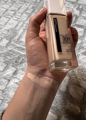 Maybelline 30H Kalıcı Fondöten Açık Bej - Görsel 2