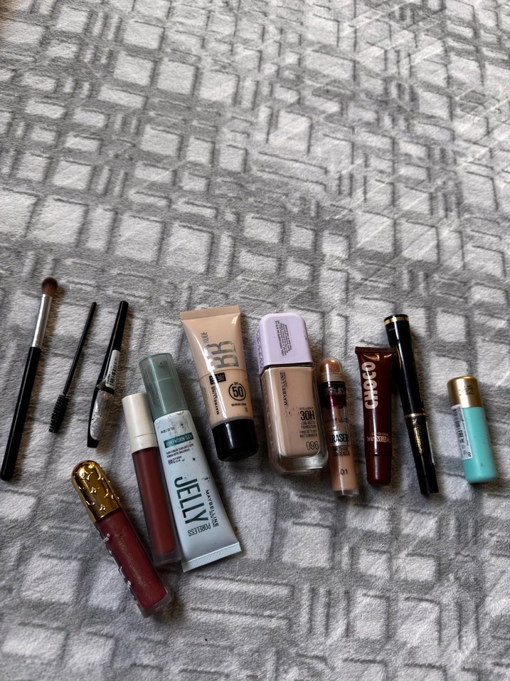 Bej Tonlarında Makyaj Ürünleri Seti - Görsel 2