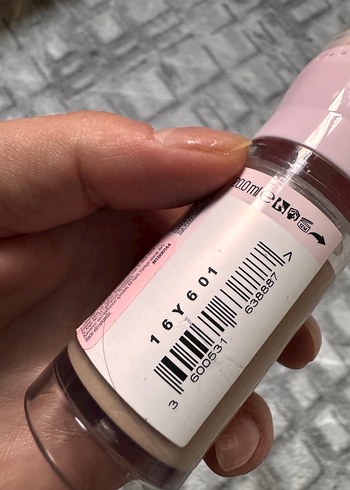 Maybelline 4'ü 1 Arada Kapatıcı ve Baz - Açık Bej - Görsel 2